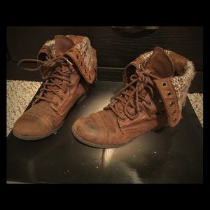 Combat cozy  brown boots!